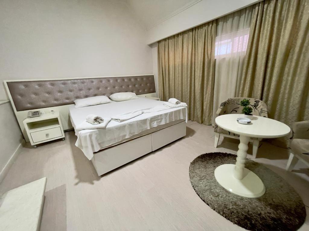 Select City Center Hotel Tiran Dış mekan fotoğraf