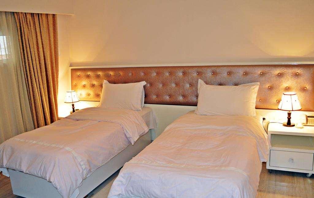 Select City Center Hotel Tiran Oda fotoğraf